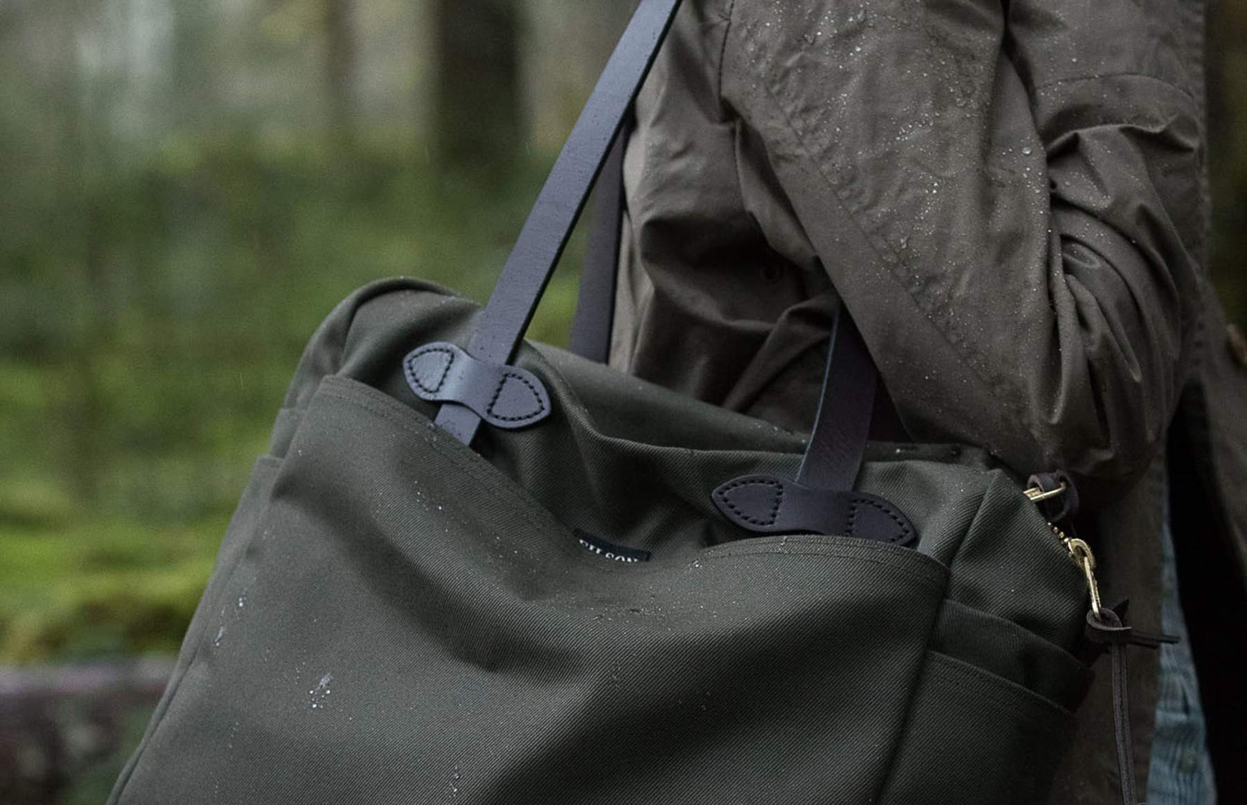 FILSON - RUGGED TWILL TOTE BAG WITH ZIPPER - OTTER GREEN