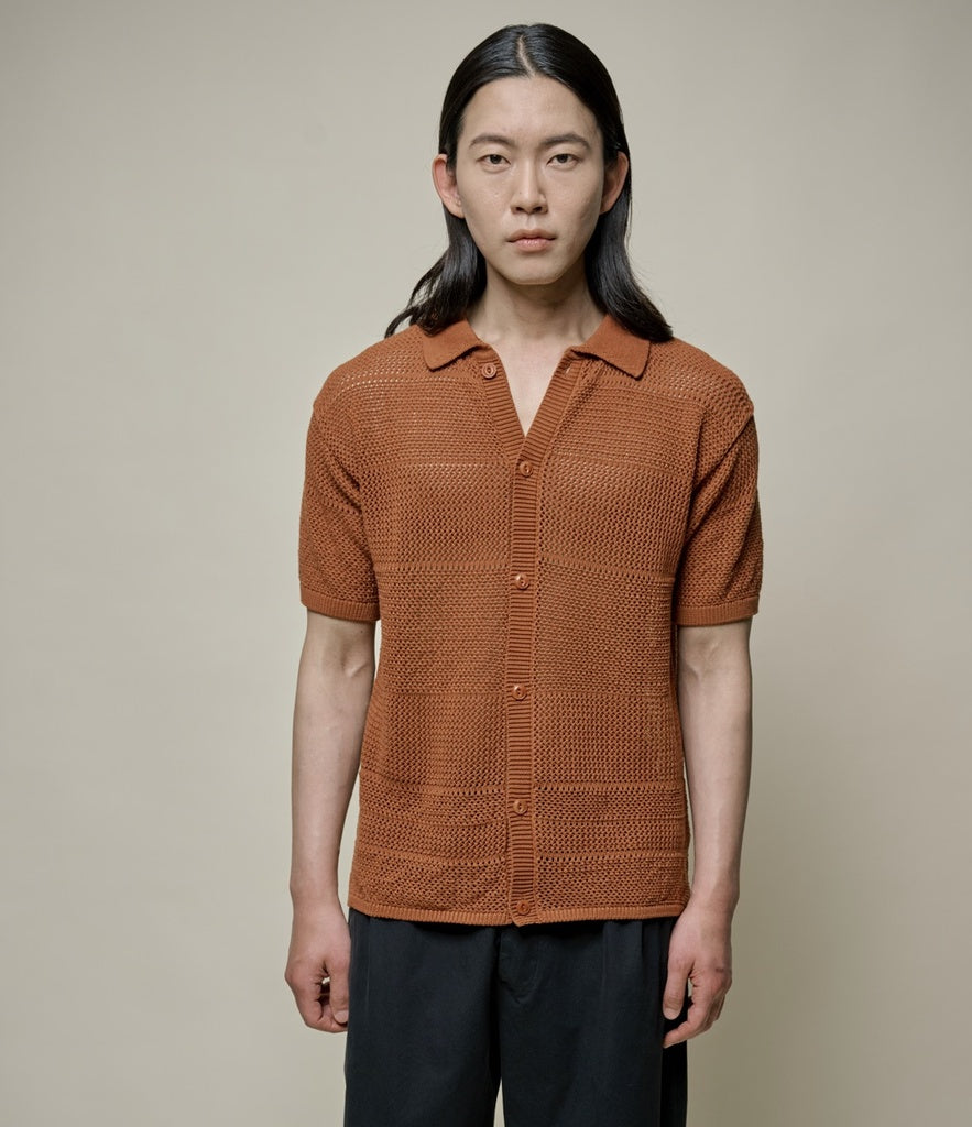 Merz b.Schwanen - KNITSHIRT01 CROCHET SHIRT RELAXED FIT - CARAMEL