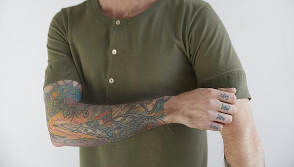 Merz b.Schwanen - 207 LOOPWHEELED HENLEY 7.2OZ CLASSIC FIT - ARMY