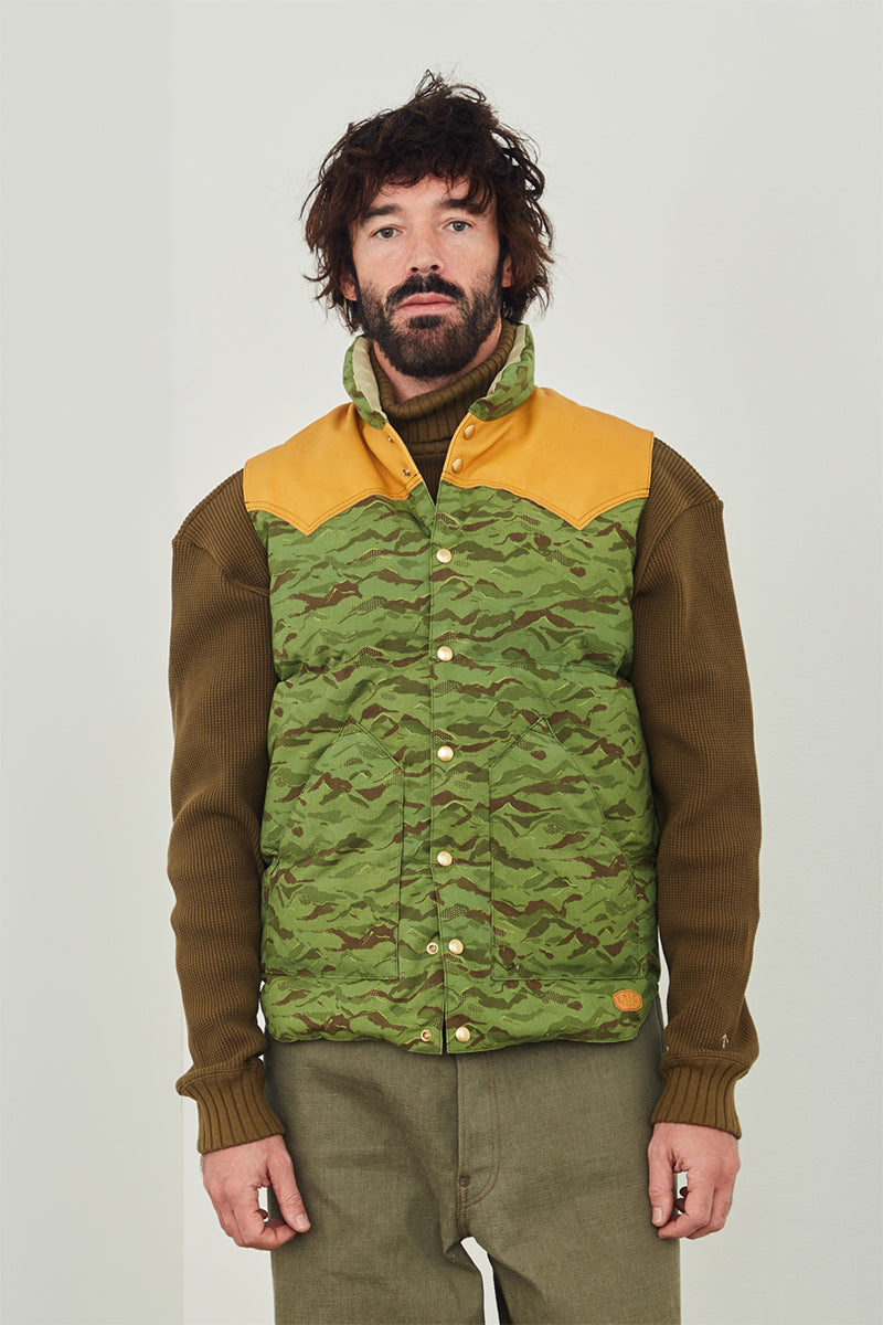 Nigel Cabourn × Rocky Mountain Featherbed - DOWN VEST MOUNTAIN CAMO