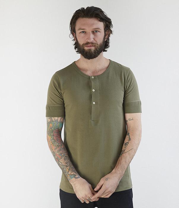 Merz b.Schwanen - 207 LOOPWHEELED HENLEY 7.2OZ CLASSIC FIT - ARMY