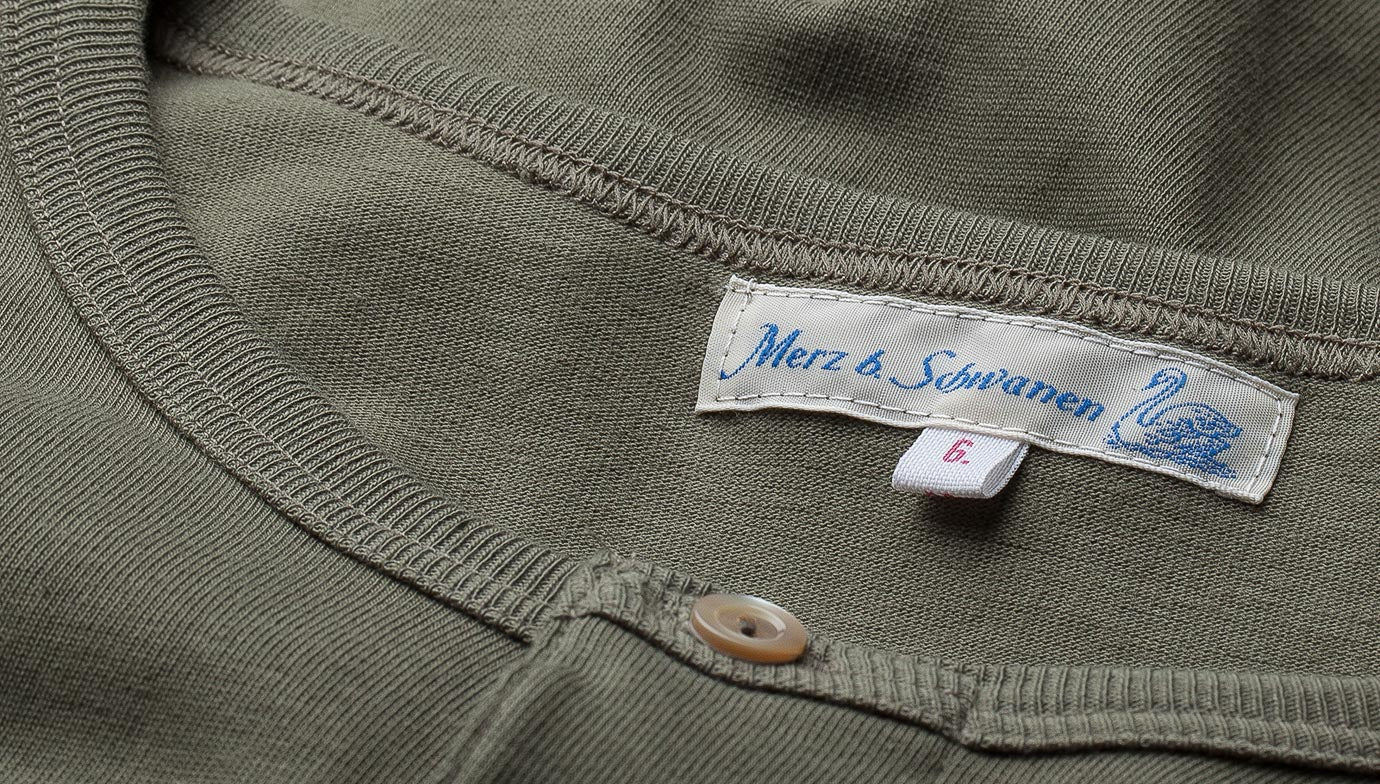 Merz b.Schwanen - 207 LOOPWHEELED HENLEY 7.2OZ CLASSIC FIT - ARMY